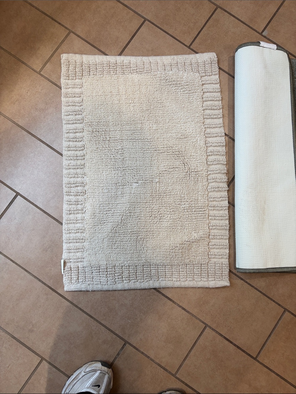 Neutral Cream Bath Rug - Plush Absorbent Mat